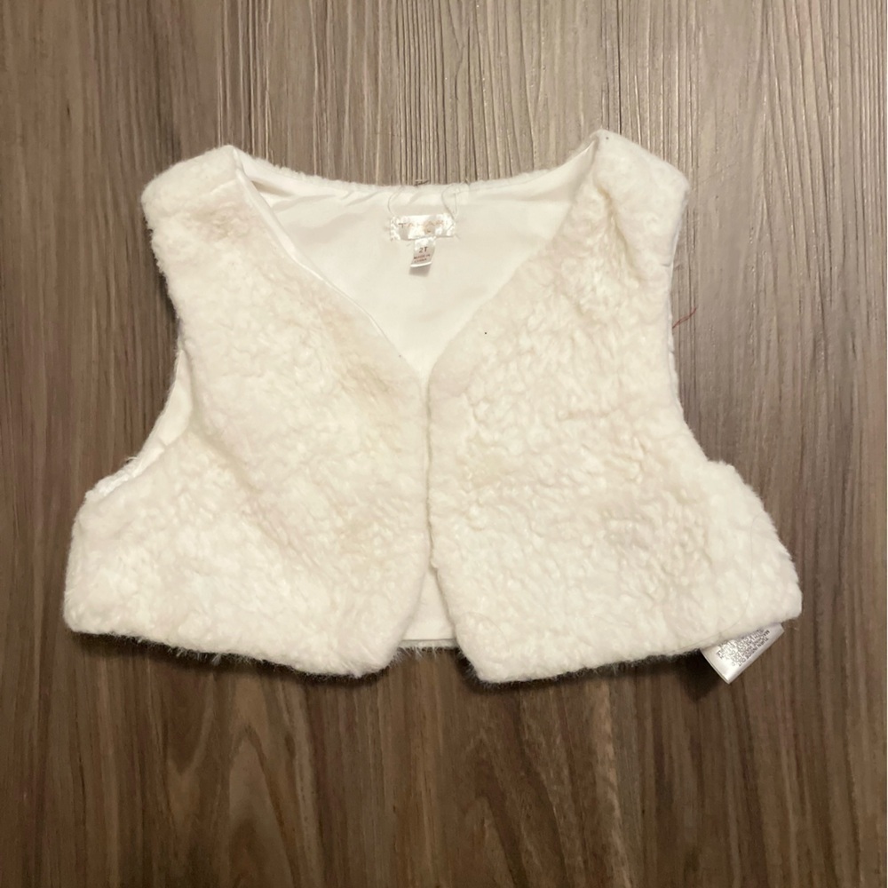 Tahari Cozy White Faux Fur Vest size 2T - Picture 3 of 4